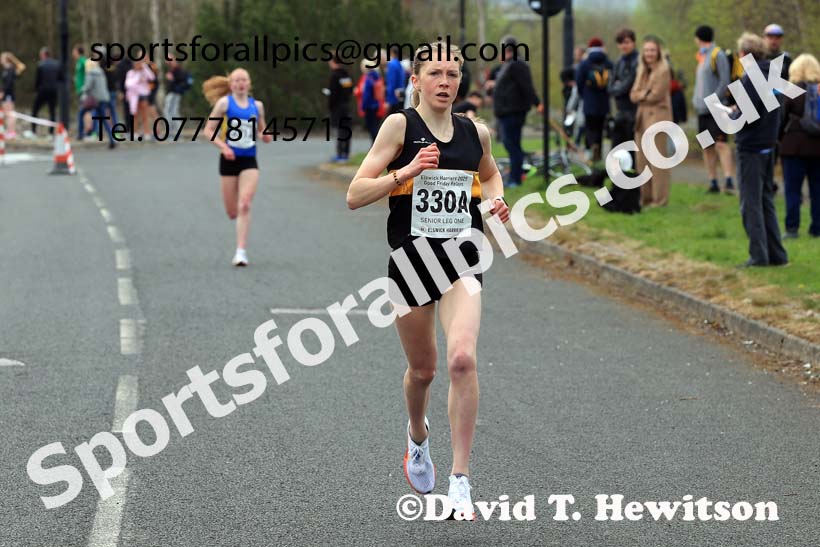 SSenior womens relay, 2025 Elswick Harriers Good Friday Road Relays, Newburn, Newcastle upon Tyne. Photo: David T. Hewitson/Sports for All Pics